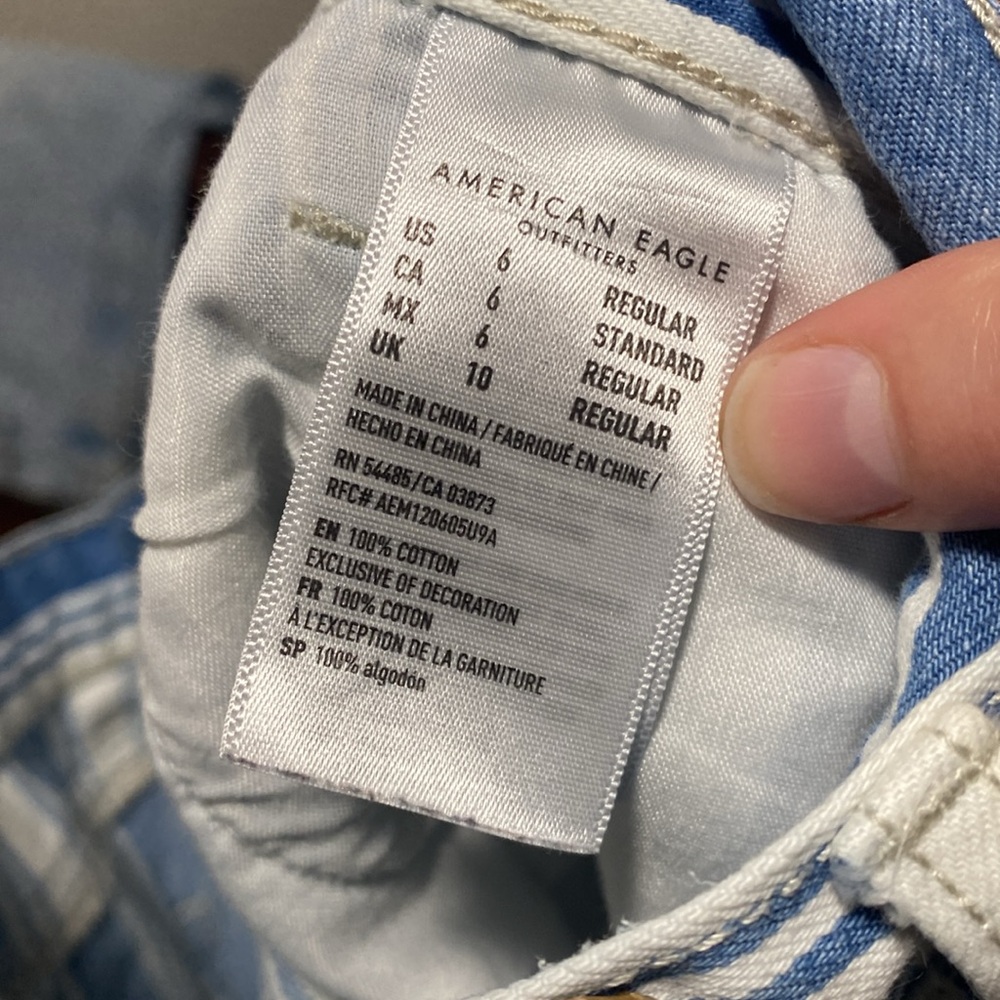 American Eagle Outfitters 🦅 AE Striped Denim Blue White Mom Jean Pants - Size 6 - Picture 4 of 4